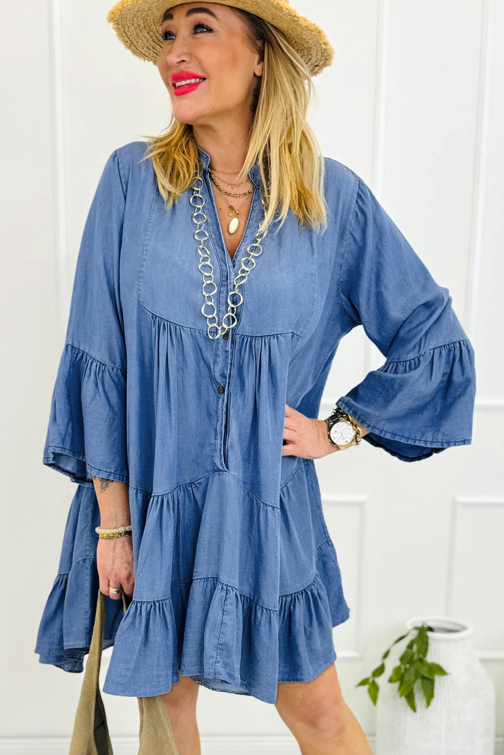 Chambray Ruffle Jurk met 3/4 Mouw en V-Hals