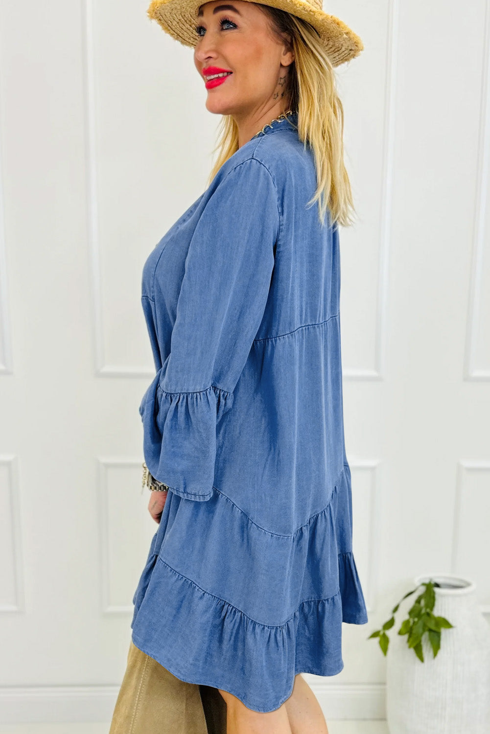 Chambray Ruffle Jurk met 3/4 Mouw en V-Hals