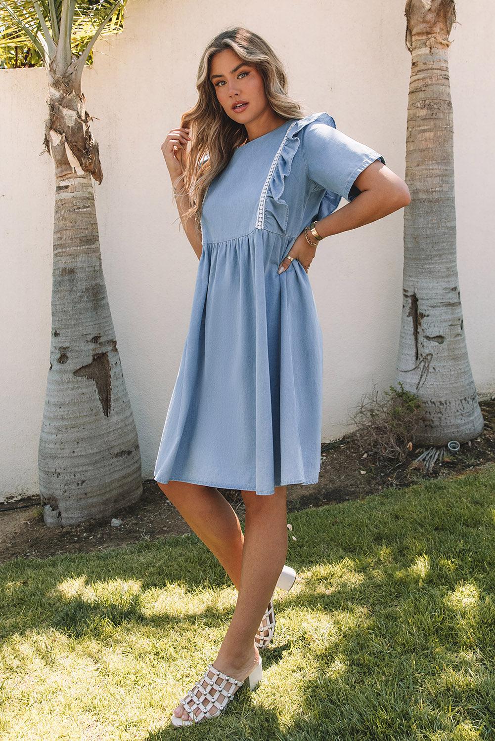 Hemelsblauwe Chambray Midi-Jurk met Ruches - Midi Dresses - Jurkjes.co