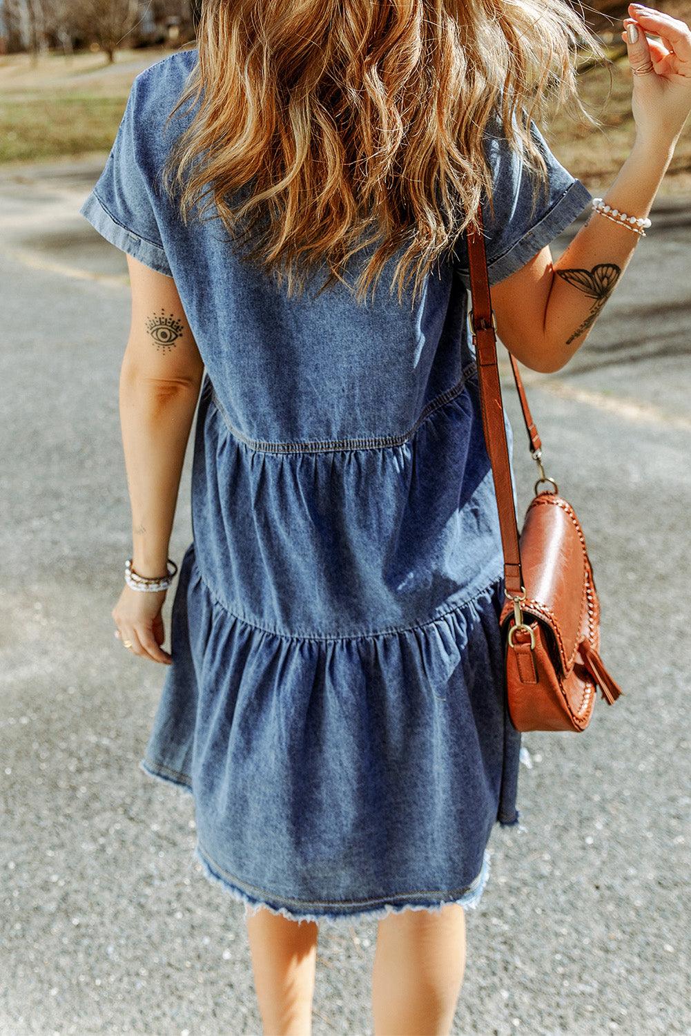 Knoopsluiting Denim Jurk met Rafelzak - Mini Dresses - Jurkjes.co