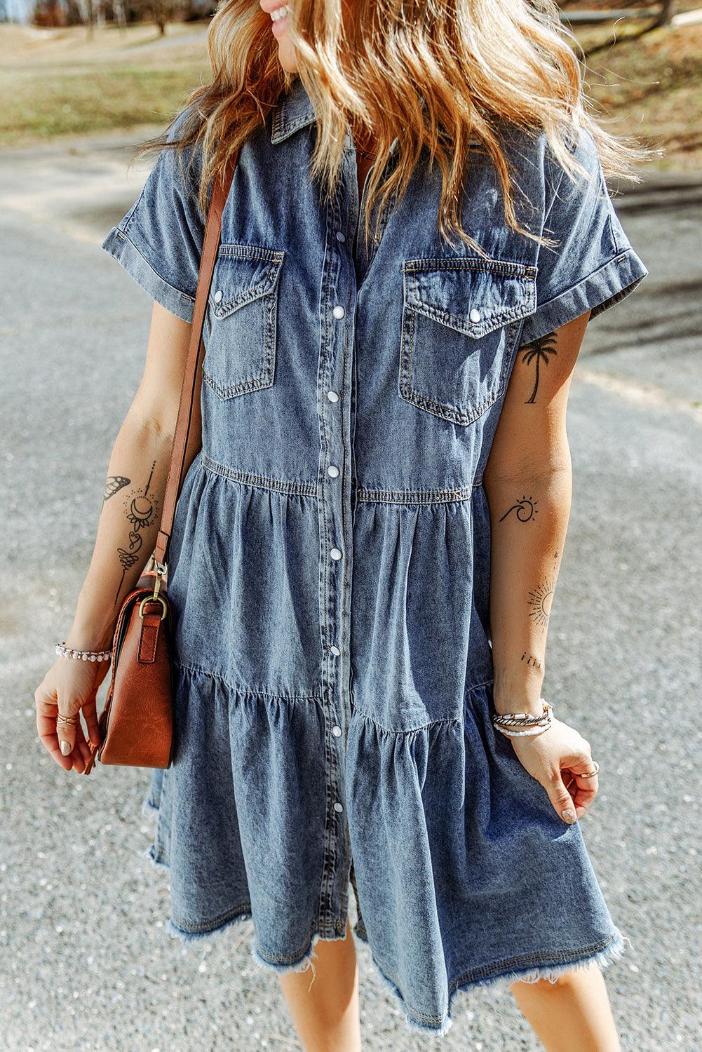 Knoopsluiting Denim Jurk met Rafelzak - Mini Dresses - Jurkjes.co