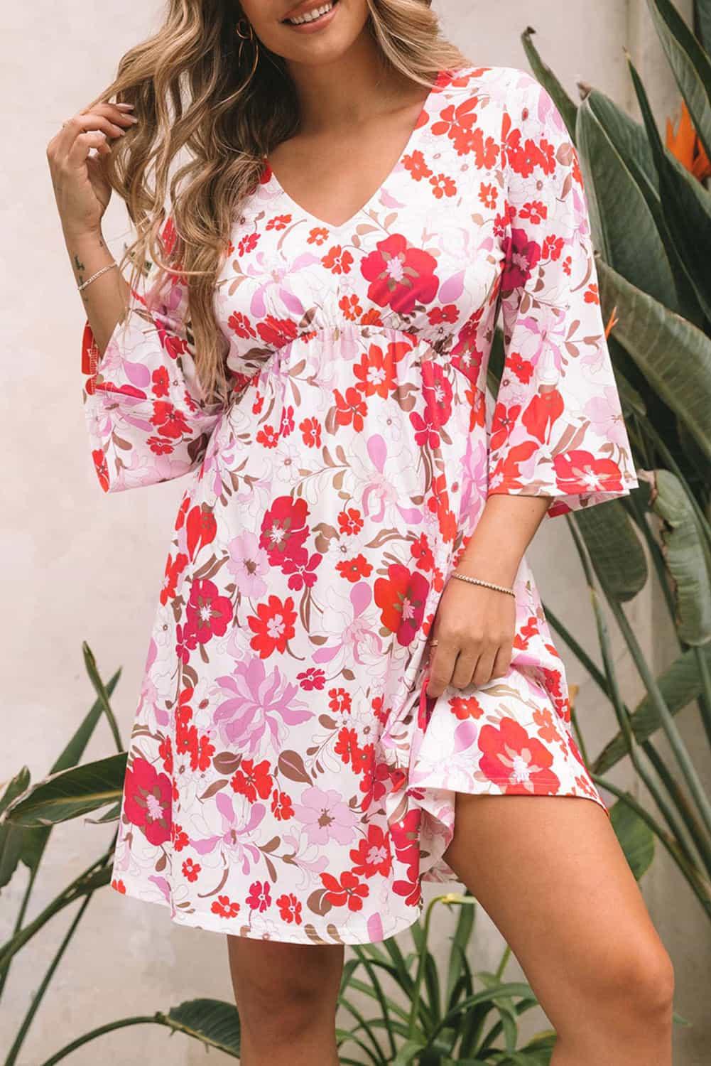 V-Hals Jurk met 3/4 Mouwen en Bloemen - Floral Dresses - Jurkjes.co