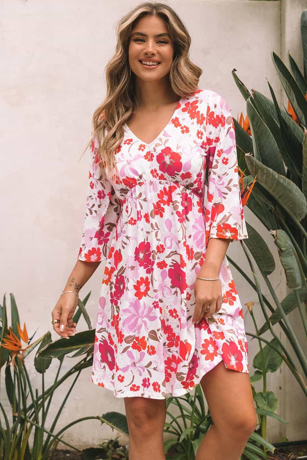 V-Hals Jurk met 3/4 Mouwen en Bloemen - Floral Dresses - Jurkjes.co