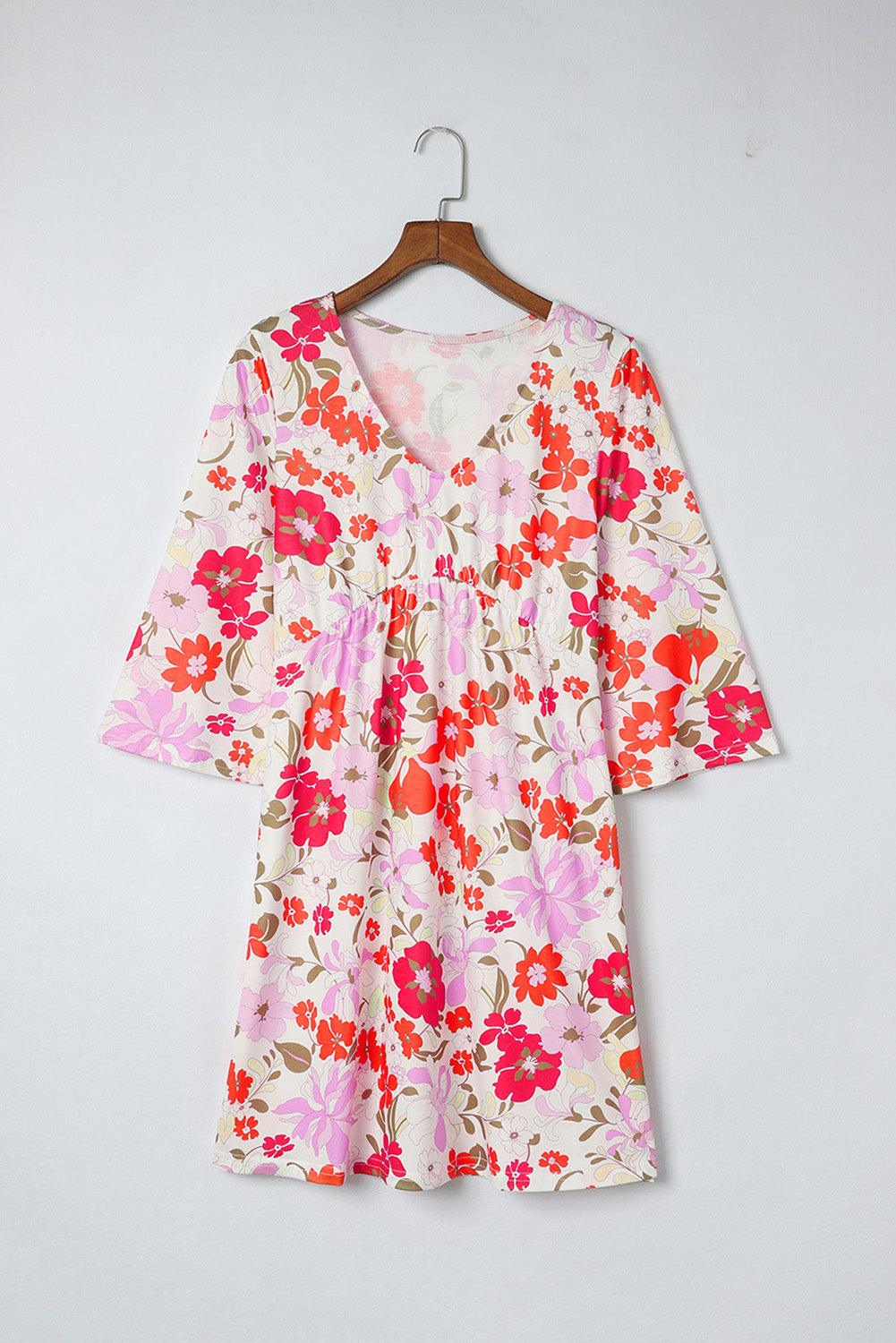 V-Hals Jurk met 3/4 Mouwen en Bloemen - Floral Dresses - Jurkjes.co